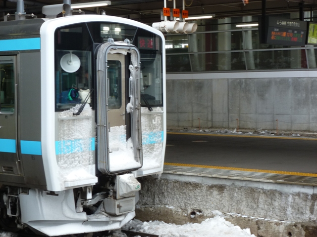 大湊線 快速しもきた 代走でサボ復活 キハE130系500番台: 鉄道用品 